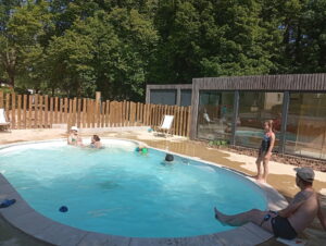 piscine pour jeunes enfants. Camping avec piscine dans les vosges