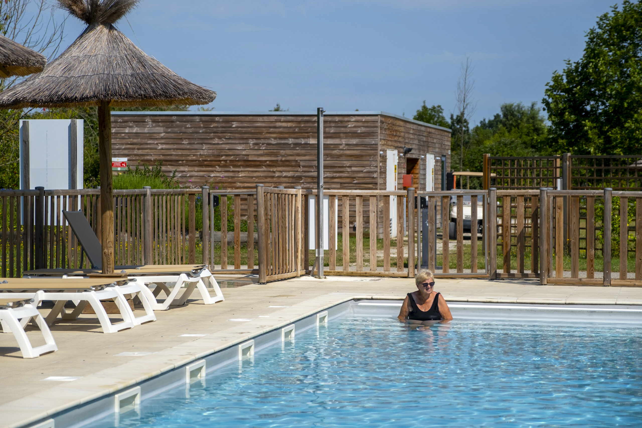 Piscine du camping Angouleme Seasonova