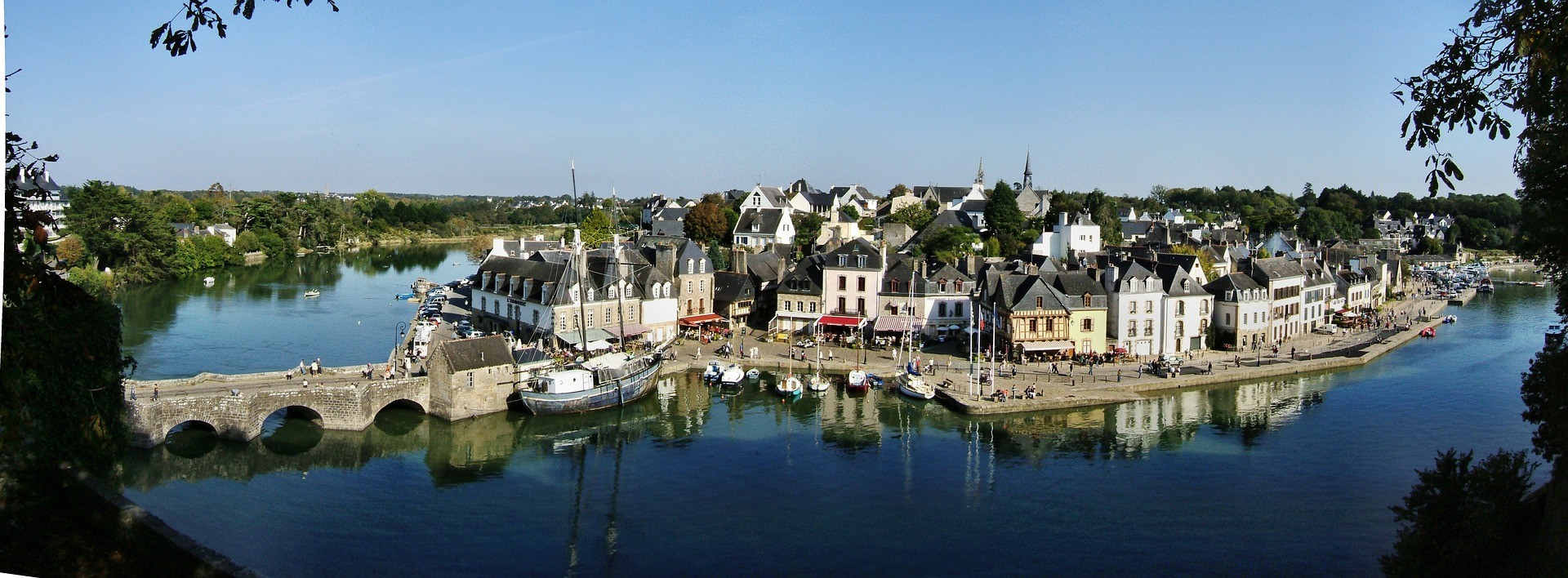 Maisons au bord du port d’Auray en Bretagne